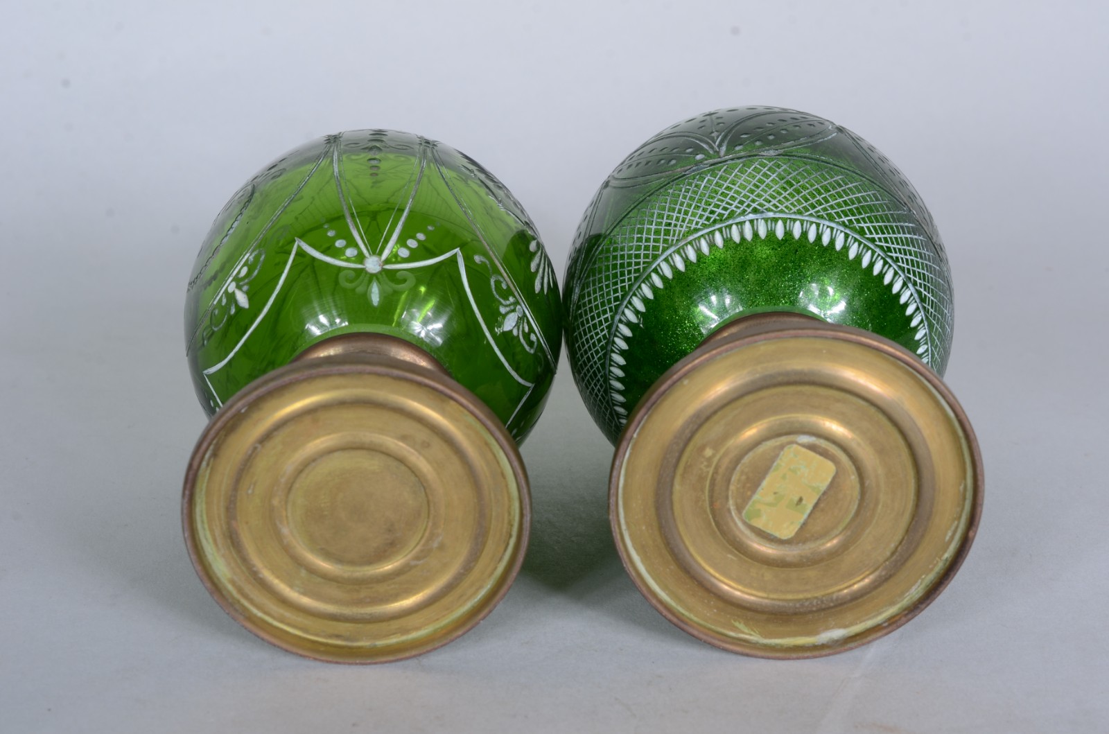Duas pinhas de cristal verde lapidado. Bases de bronze. - foto 8 de 8