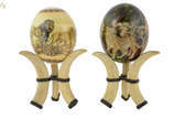 Par de ovos de avestruz  decorados com figuras ... - Par de ovos de avestruz  decorados com figuras de animais africanos em policromia, base feitio presas.  30 cm de altura cada uma 