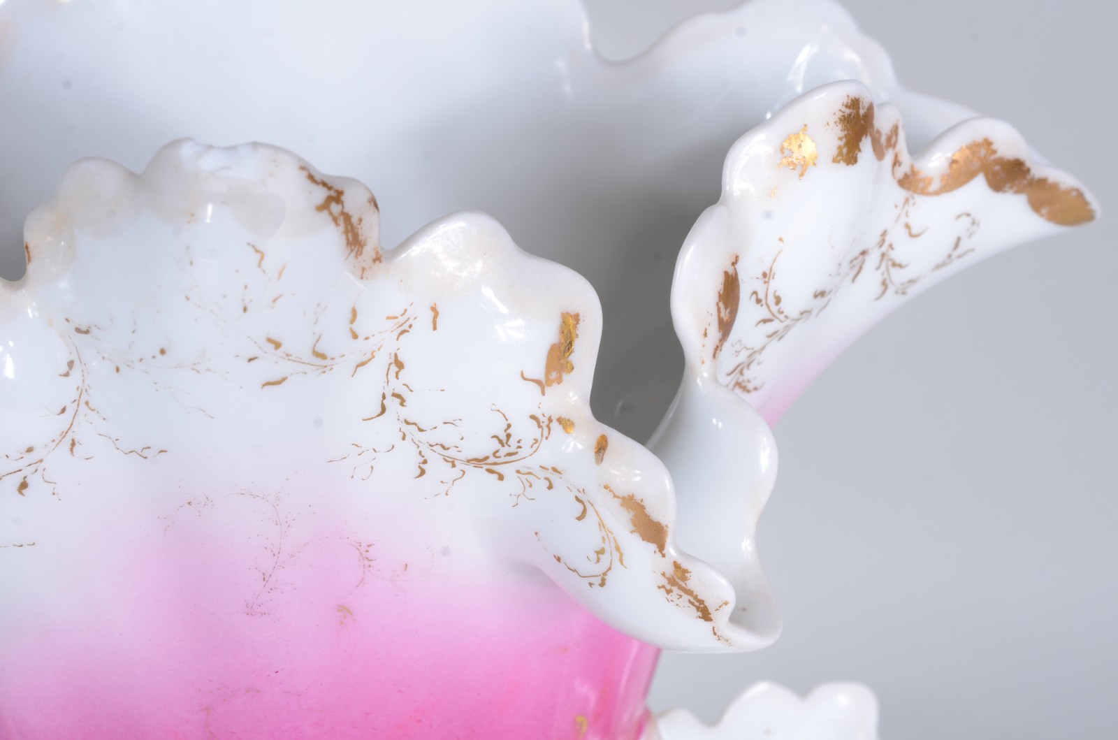 Vaso de porcelana francesa Velho Paris em policromia e realces... - foto 4 de 11