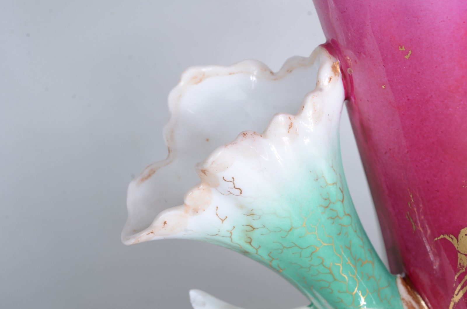 Vaso de porcelana francesa Velho Paris em policromia e realces... - foto 7 de 11