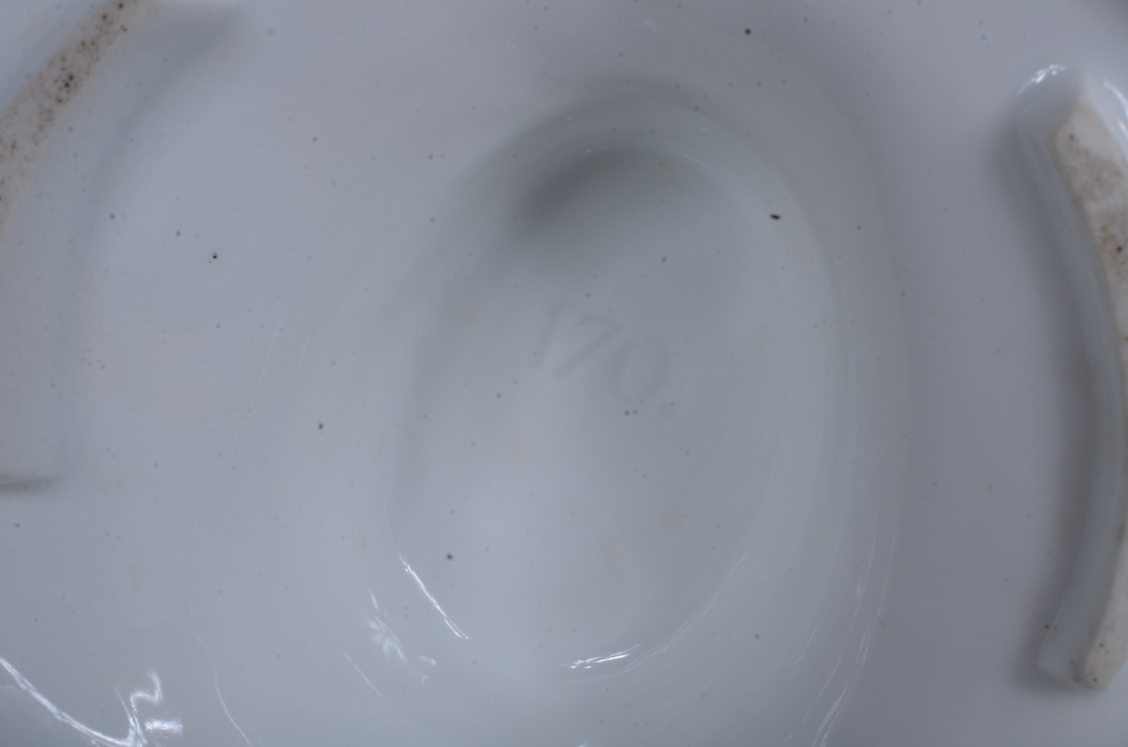 Vaso de porcelana francesa Velho Paris em policromia e realces... - foto 11 de 11