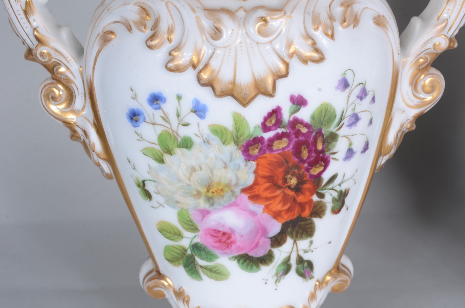 Par de ânforas de porcelana francesa Velho Paris decoradas com flores... - foto 2 de 9