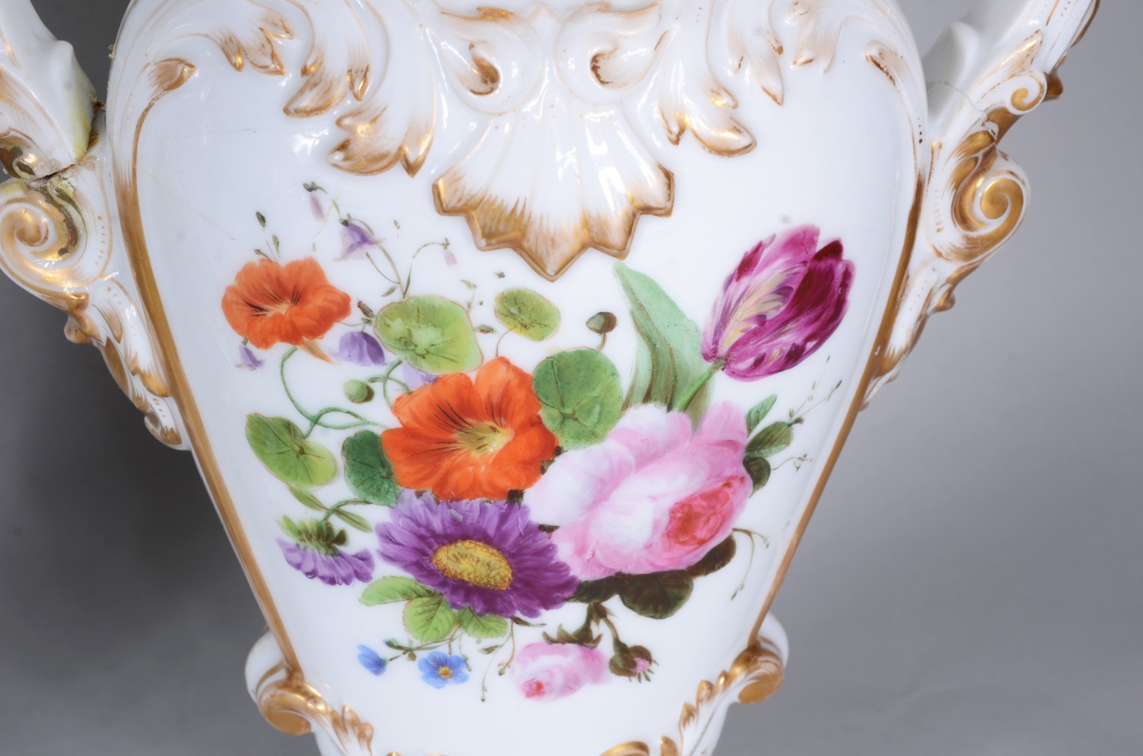 Par de ânforas de porcelana francesa Velho Paris decoradas com flores... - foto 3 de 9