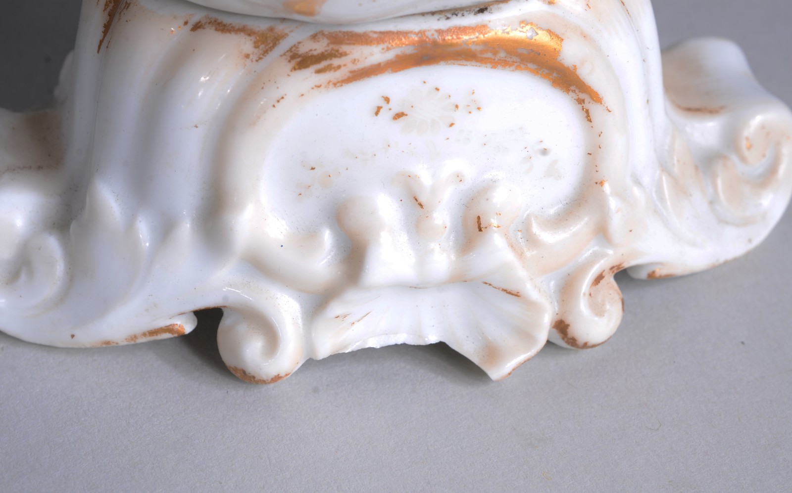 Par de ânforas de porcelana francesa Velho Paris decoradas com flores... - foto 5 de 9