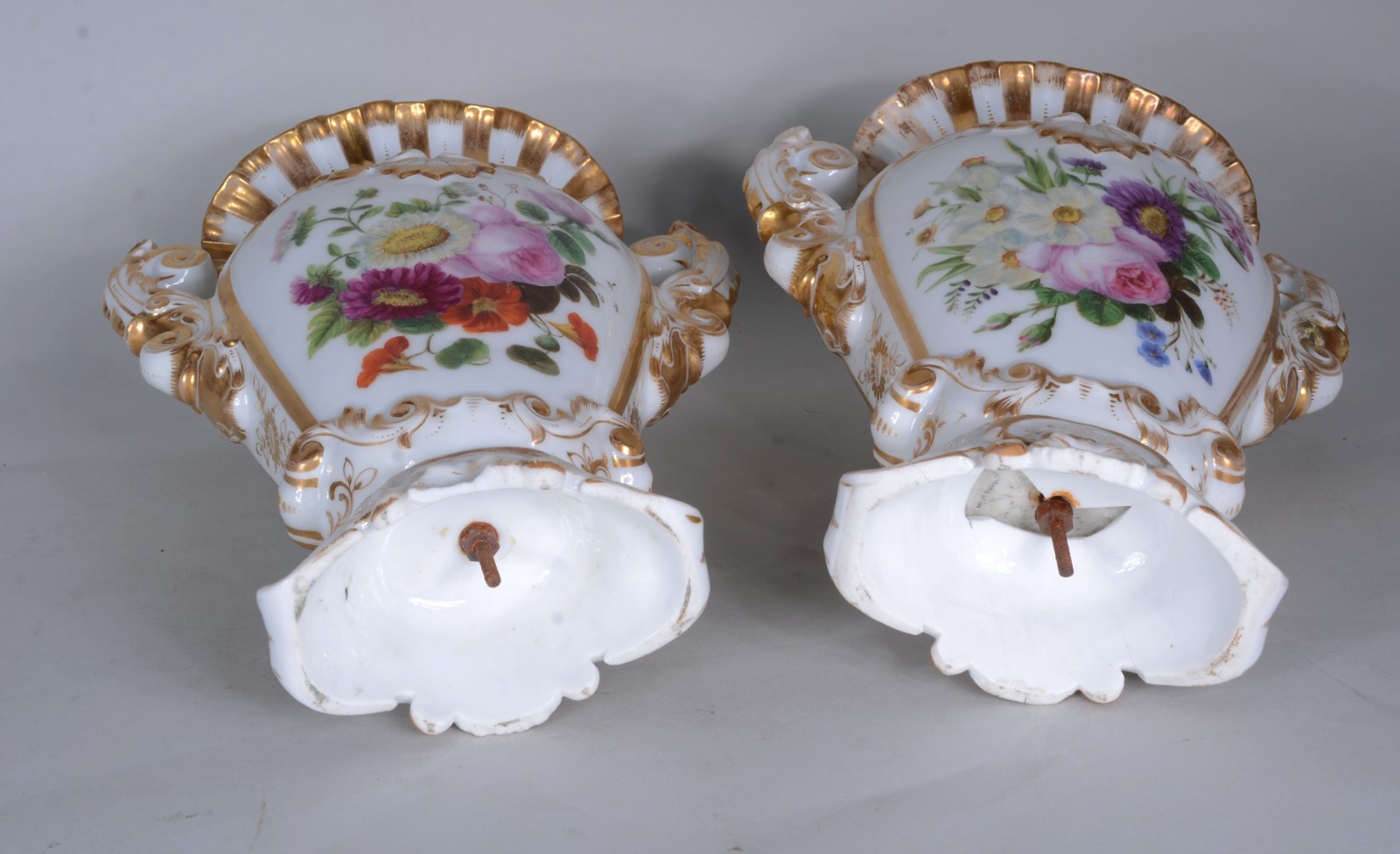 Par de ânforas de porcelana francesa Velho Paris decoradas com flores... - foto 9 de 9