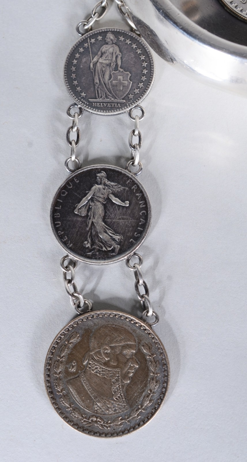 Cinzeiro para braço de sofá com correntes de moedas de prata... - foto 2 de 10