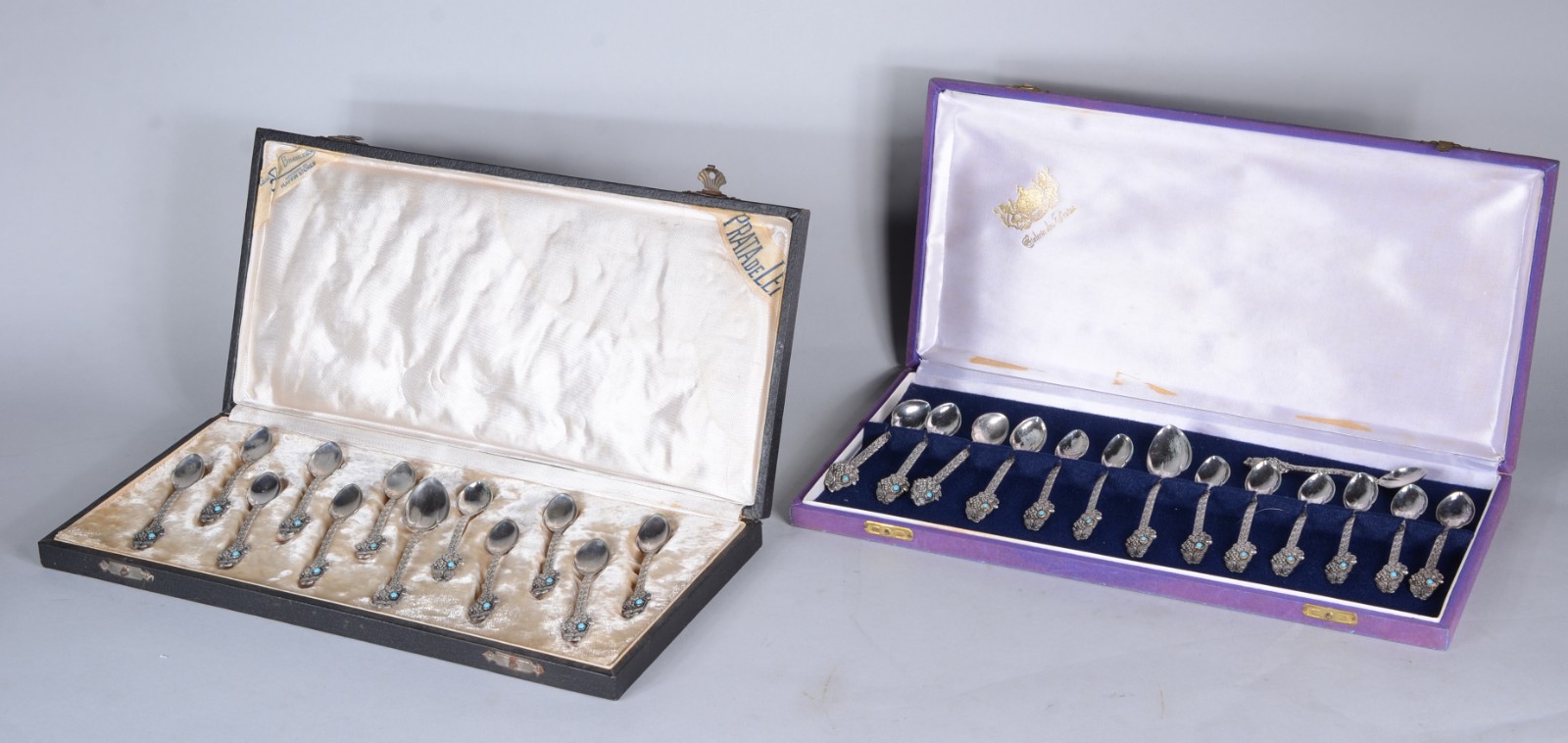 Dois estojos com colheres de café de prata 925 mls, com 13 peças... - foto 1 de 7