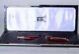 Montblanc (1906),  - Caneta "Meisterstuck" na cor vinho com dourado, no estojo.