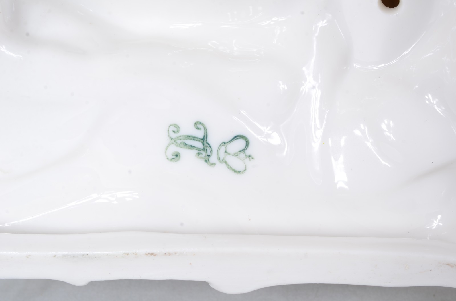 Grupo escultórico de porcelana europeia representando " O cochilo". - foto 8 de 8