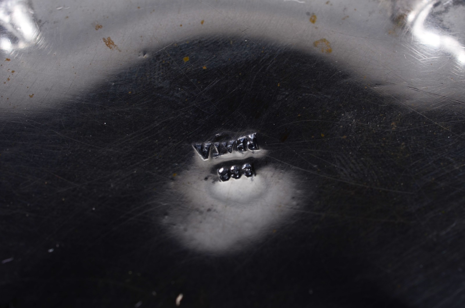 Três potiches de prata contrastada. Peso da prata: 710 g. (Por... - foto 8 de 10