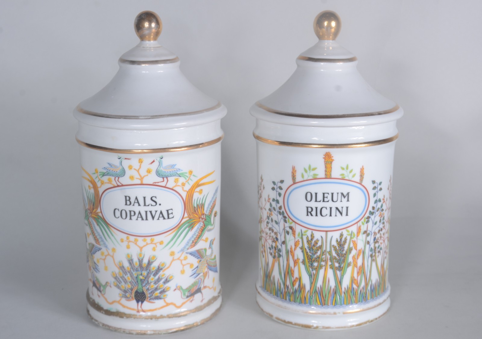 Par de potes de farmácia de porcelana Saler, nomes identificadores em... - foto 1 de 7