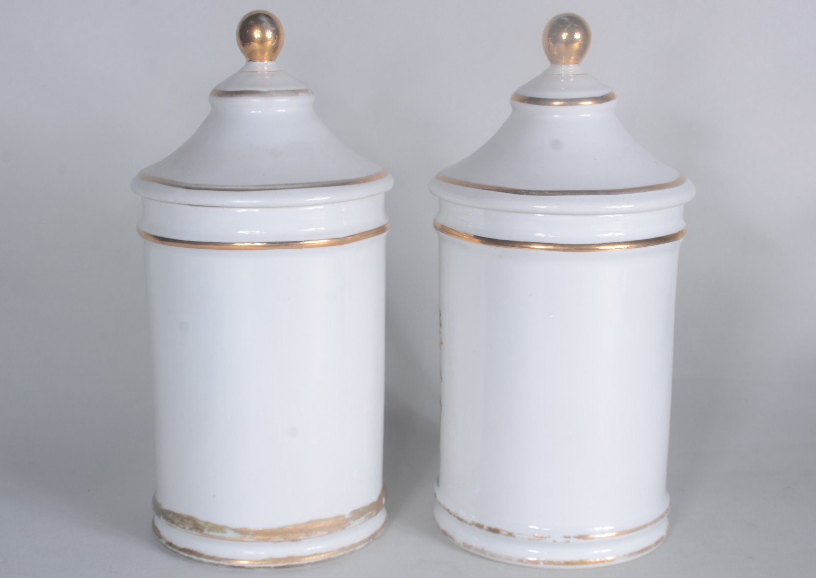 Par de potes de farmácia de porcelana Saler, nomes identificadores em... - foto 5 de 7