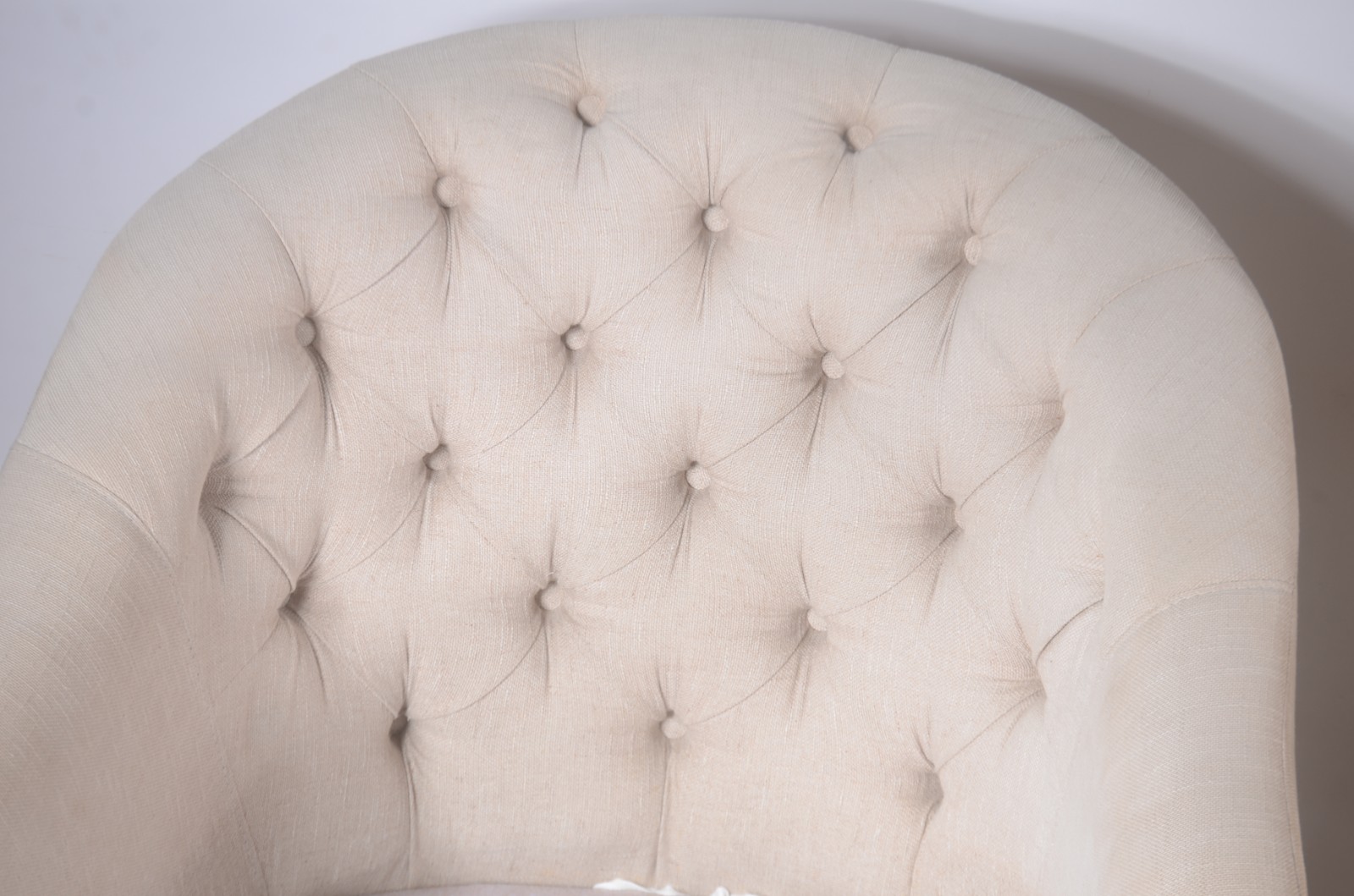 Três móveis diversos, sendo: Bergere e poltrona estofadas e, banqueta... - foto 8 de 9