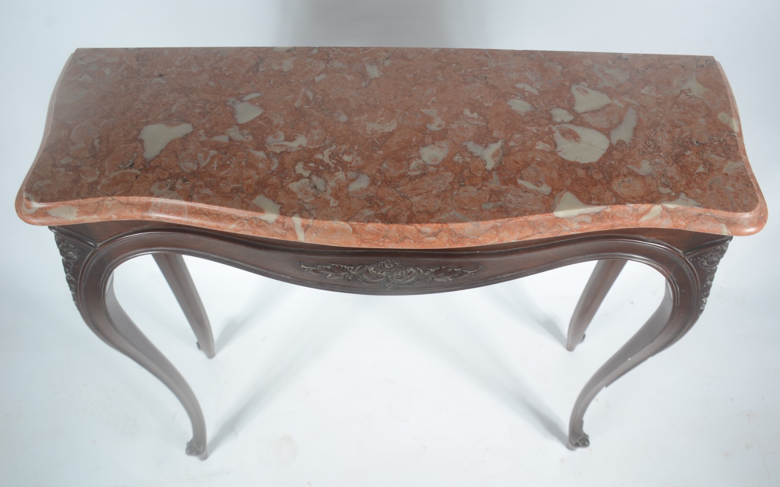 Console de madeira nobre, estilo Luis XV, tampo de mármore rosa. - foto 4 de 8