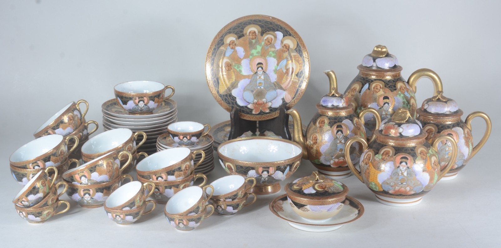 Serviço para chá e café de porcelana oriental, composto de: 3 bules... - foto 1 de 7