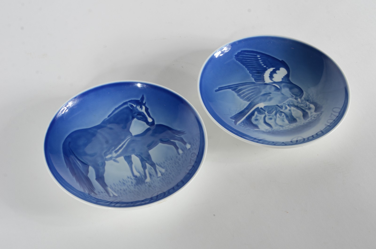 Dois pratos de porcelana B&G Kjobenhavn - "Mors Dag 1970 e 1972". - foto 1 de 9