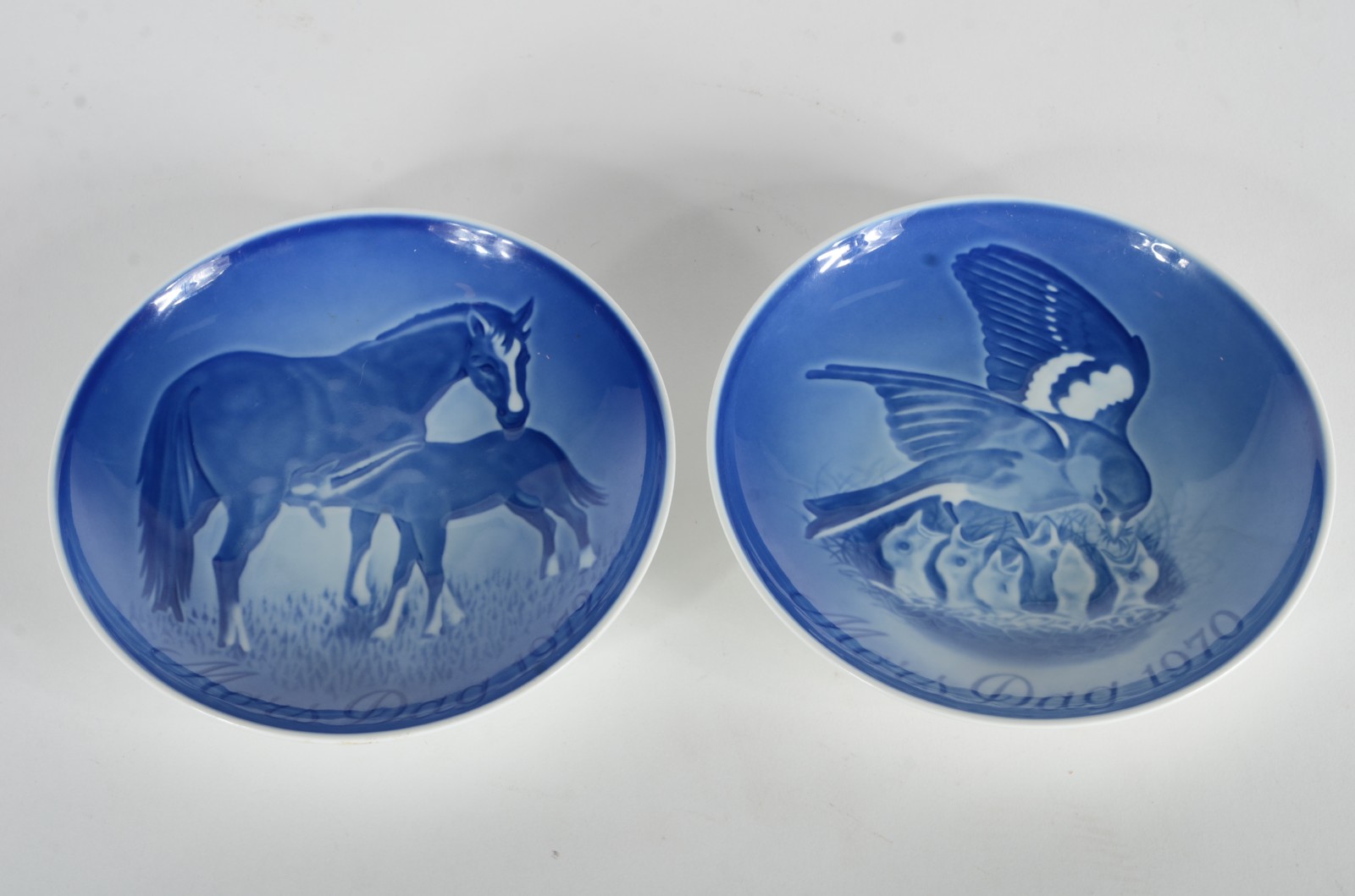 Dois pratos de porcelana B&G Kjobenhavn - "Mors Dag 1970 e 1972". - foto 2 de 9