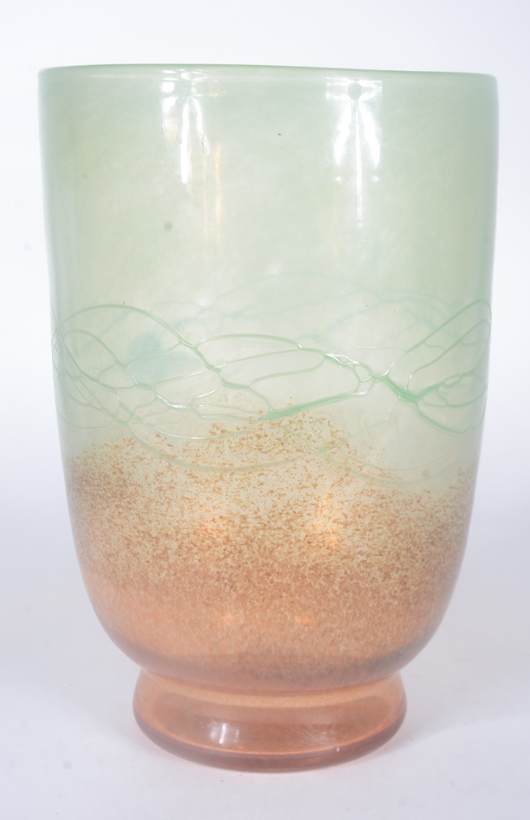 Vaso de vidro decorativo na cor verde. - foto 1 de 5