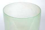 Vaso de vidro decorativo na cor verde. - Vaso de vidro decorativo na cor verde.