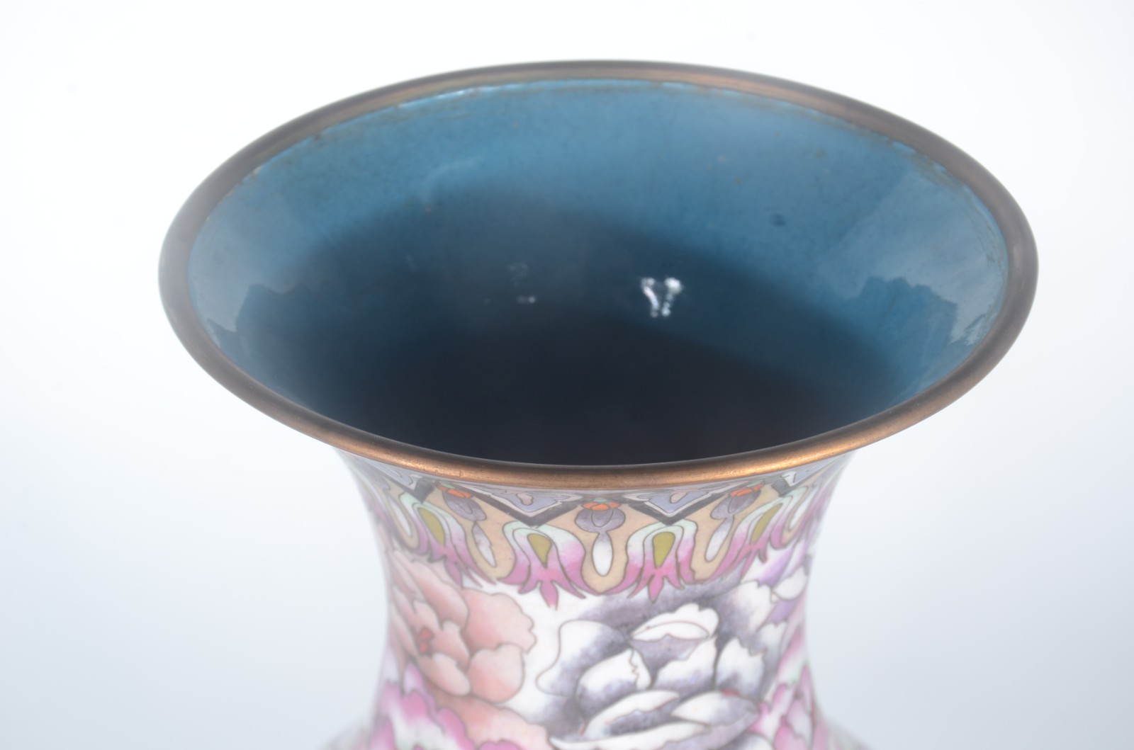 Vaso de cloisoné com flores e pássaros em policromia. - foto 4 de 5