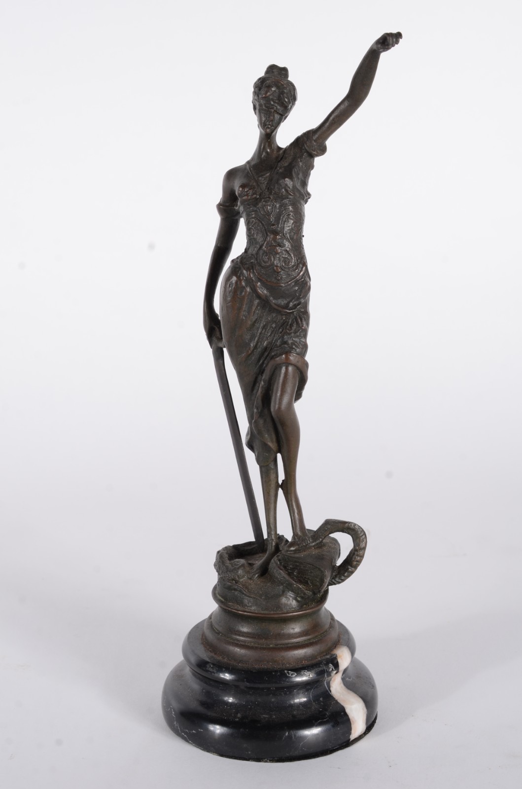 Estatueta de bronze representando "Justiça" (faltando a balança em... - foto 1 de 8