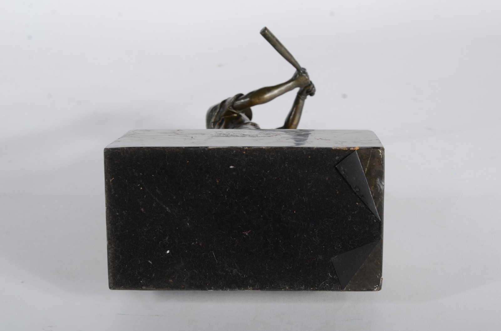 Estatueta de bronze representando jogador de beisebol, base de... - foto 6 de 6
