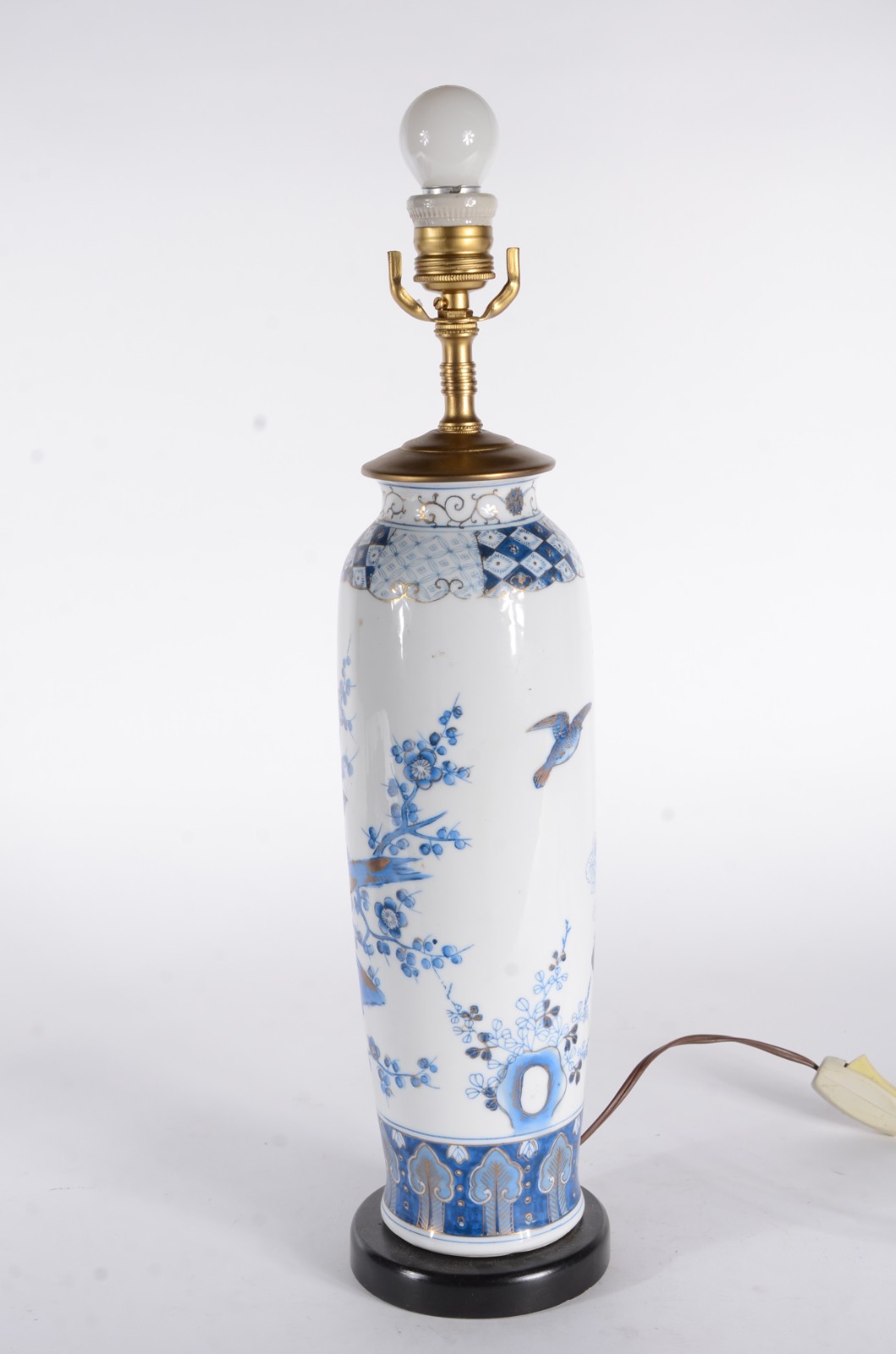 Abatjour de porcelana oriental, fundo branco com flores em tons de... - foto 1 de 7