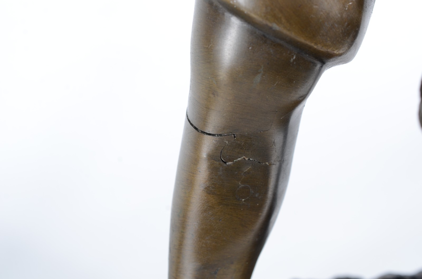 Par de esculturas de bronze chines representando figuras típicas. - foto 7 de 10