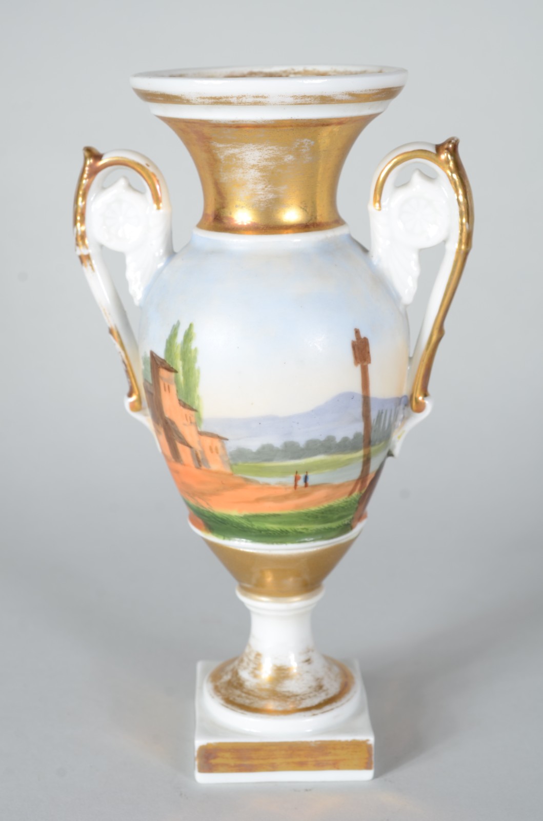 Ânfora de porcelana francesa decorada com paisagem em policromia... - foto 2 de 7