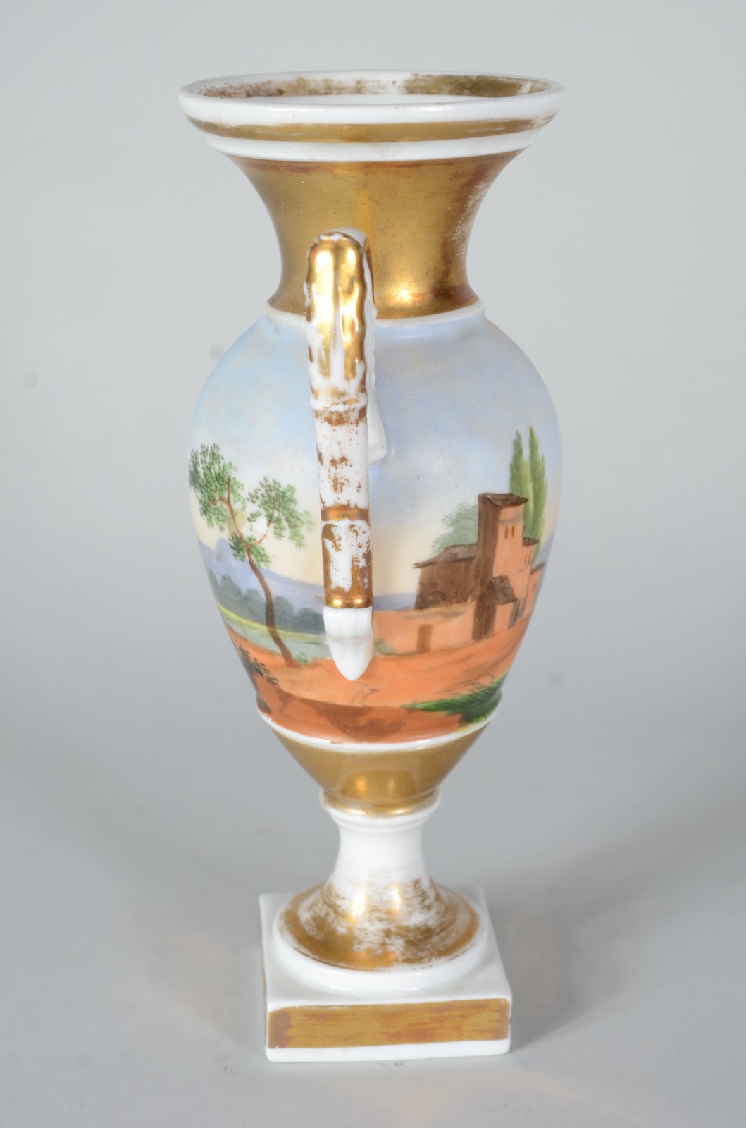 Ânfora de porcelana francesa decorada com paisagem em policromia... - foto 3 de 7
