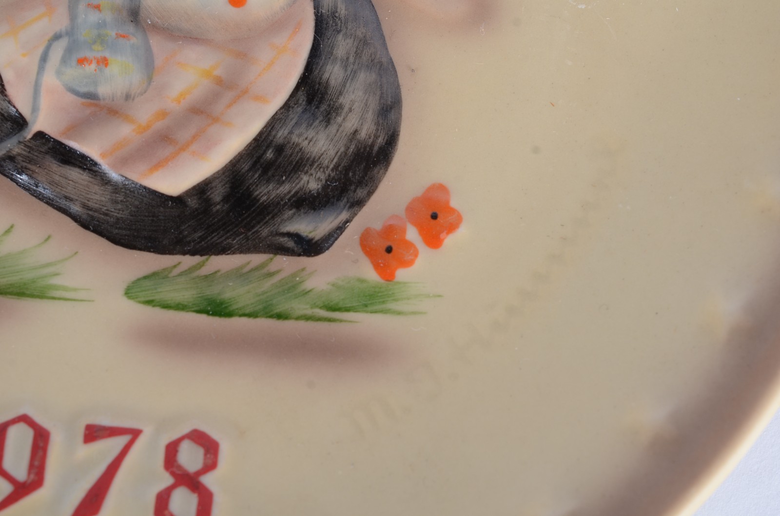 Par de pratos de porcelana alemã Goebel feitos pelo artista... - foto 3 de 7