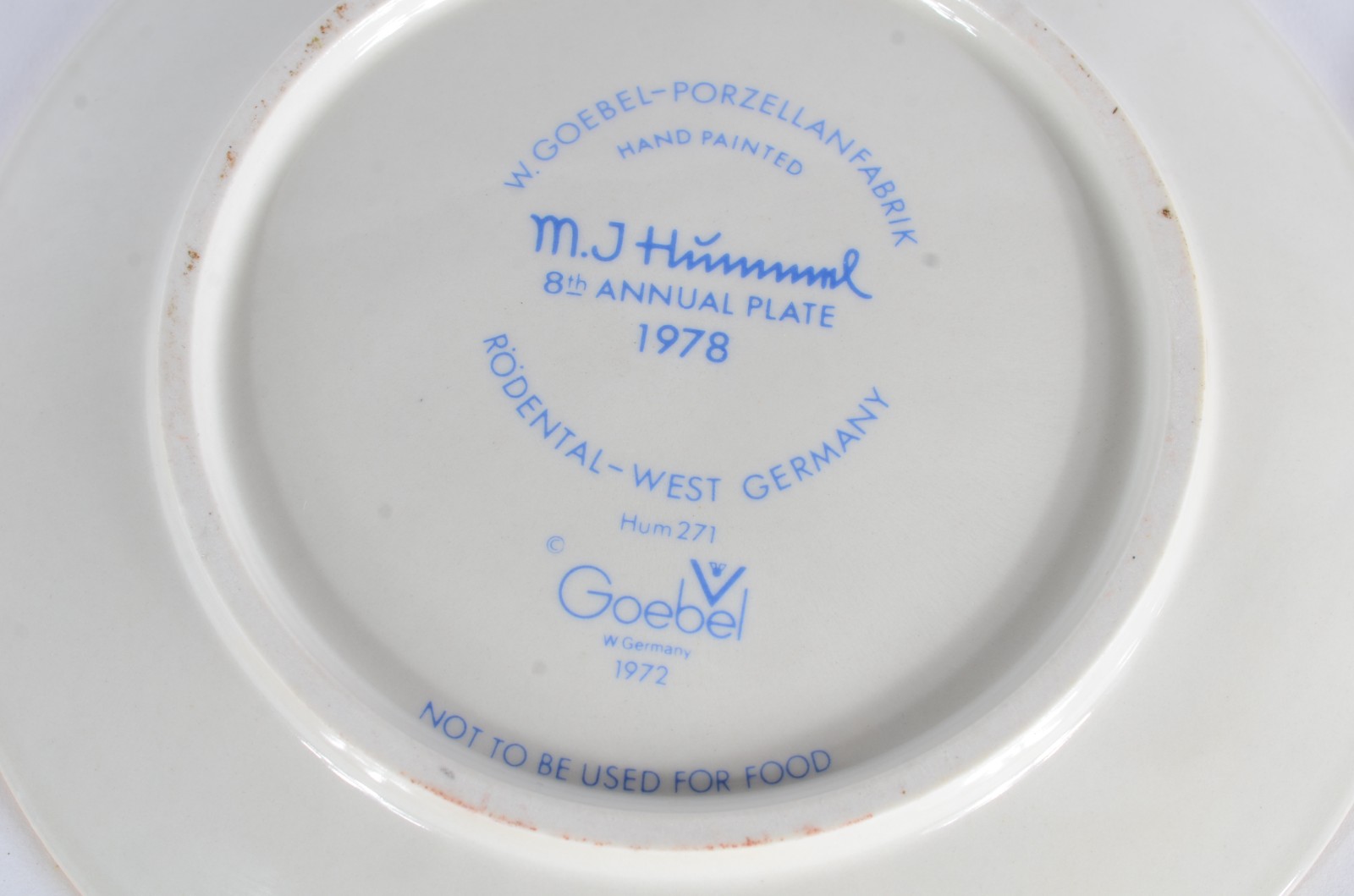 Par de pratos de porcelana alemã Goebel feitos pelo artista... - foto 7 de 7