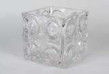 Baccarat (1764),  - Vaso quadrado de cristal francês Baccarat , assinado. Lascados nas bordas inferiores.