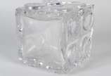 Baccarat (1764),  - Vaso quadrado de cristal francês Baccarat , assinado. Lascados nas bordas inferiores.