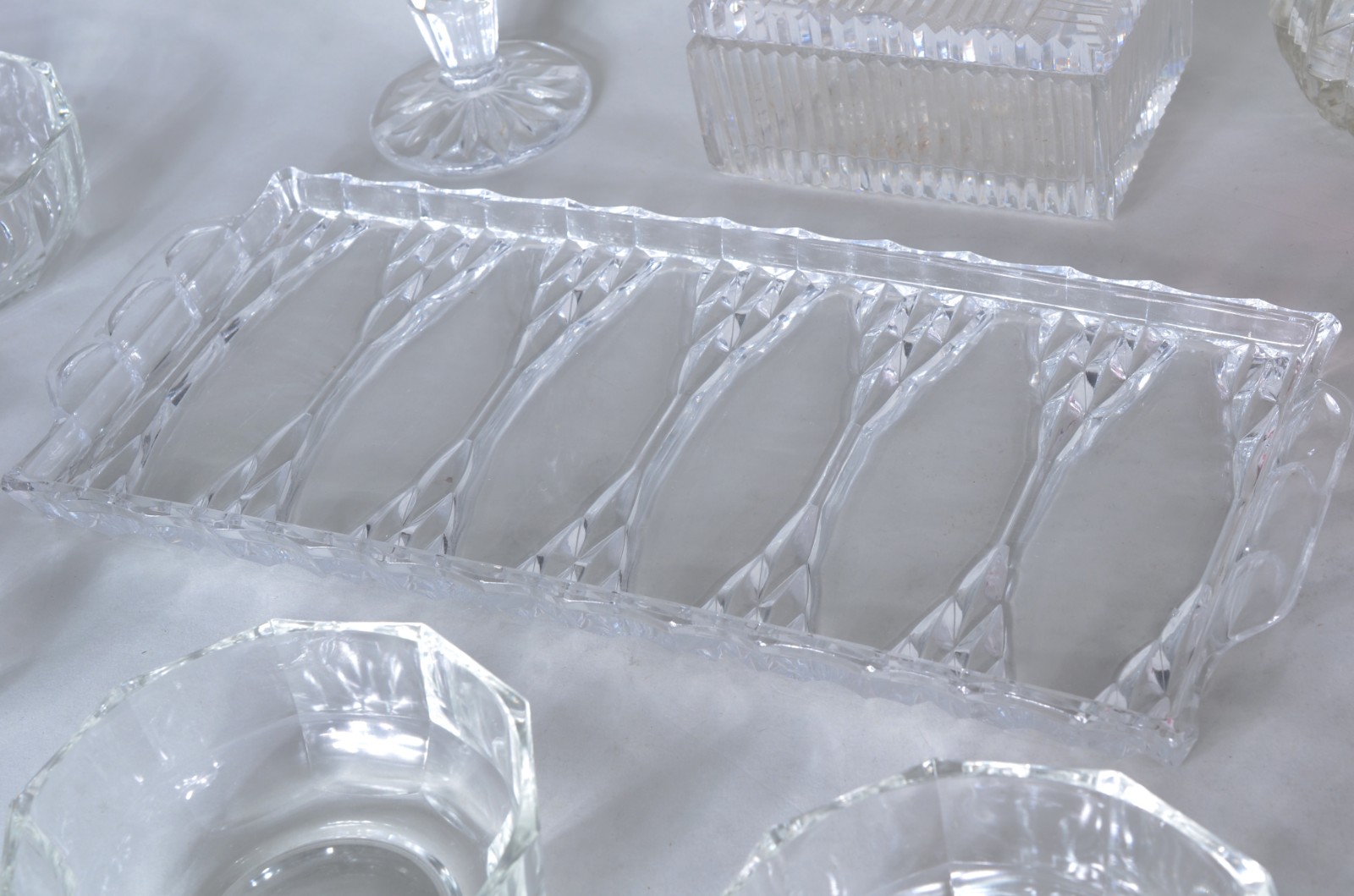 Diversas peças de cristal, sendo: solifleur, 2 caixas, 2 presentoires... - foto 2 de 8