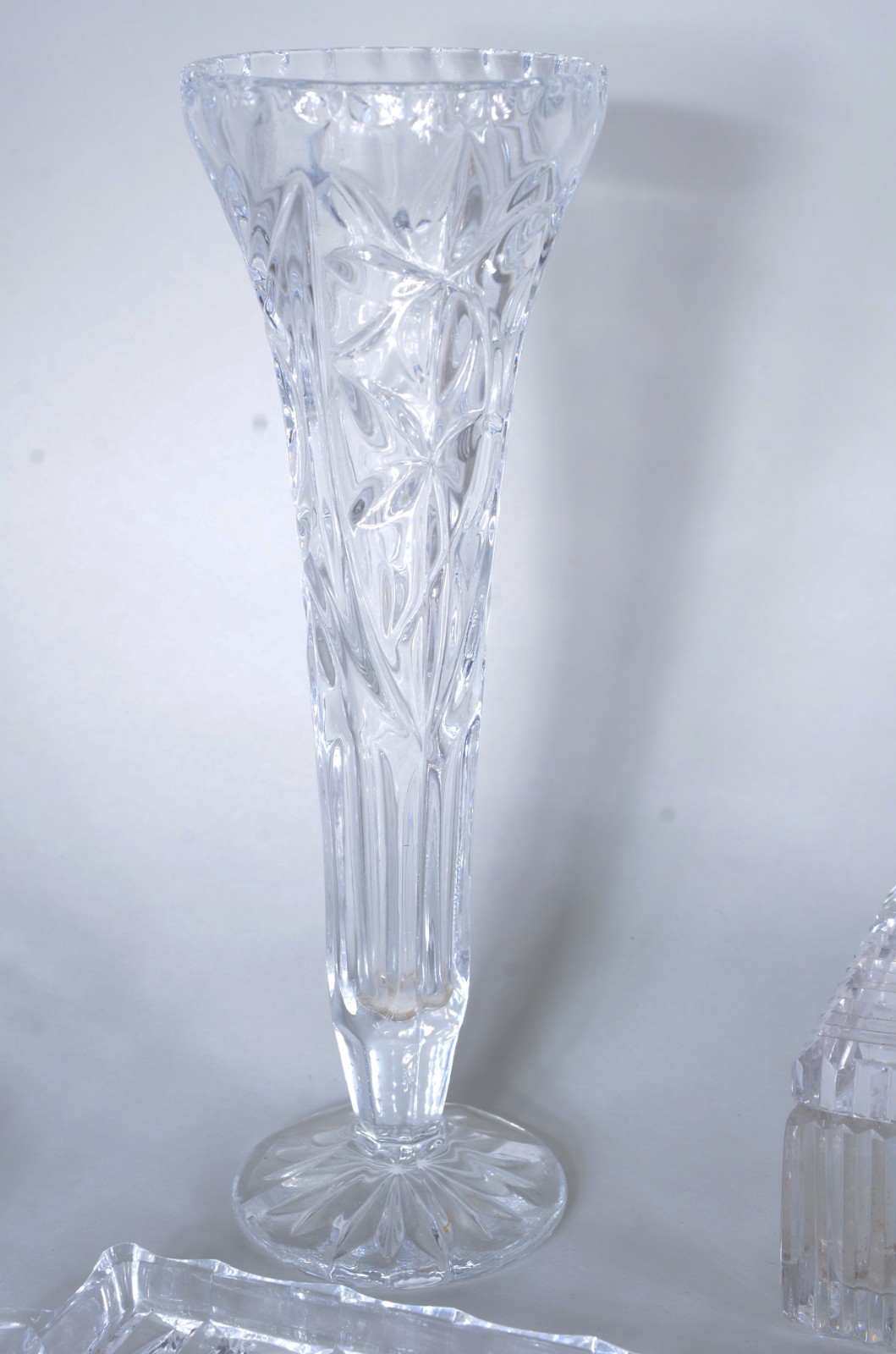 Diversas peças de cristal, sendo: solifleur, 2 caixas, 2 presentoires... - foto 3 de 8