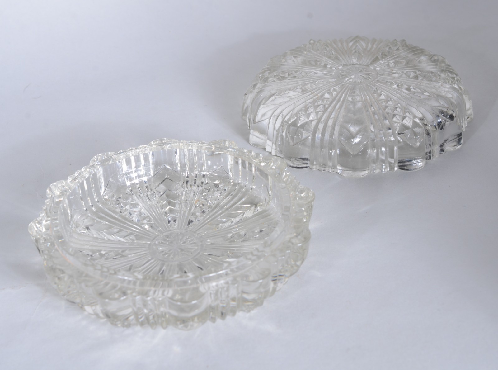Diversas peças de cristal, sendo: solifleur, 2 caixas, 2 presentoires... - foto 5 de 8