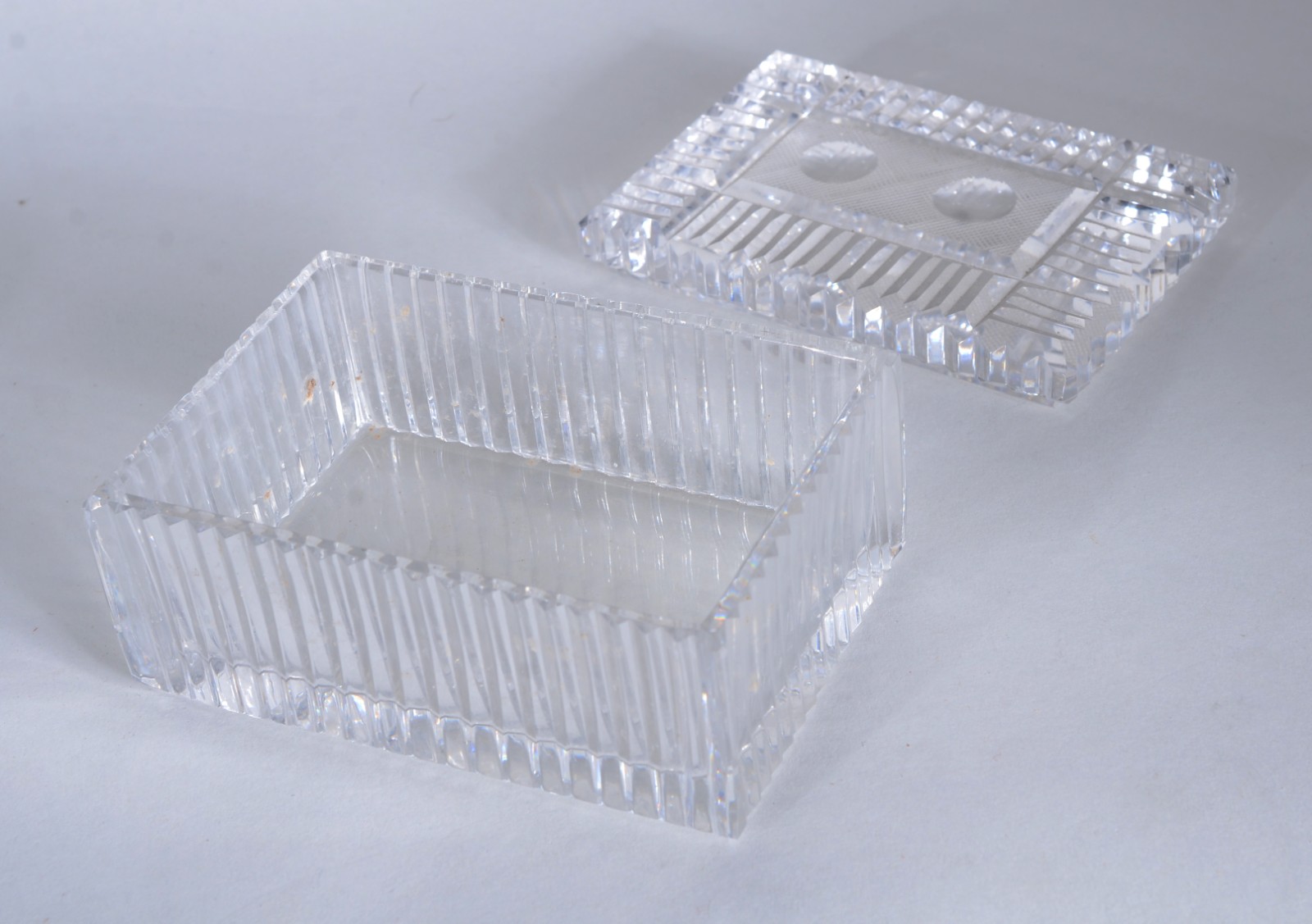 Diversas peças de cristal, sendo: solifleur, 2 caixas, 2 presentoires... - foto 6 de 8