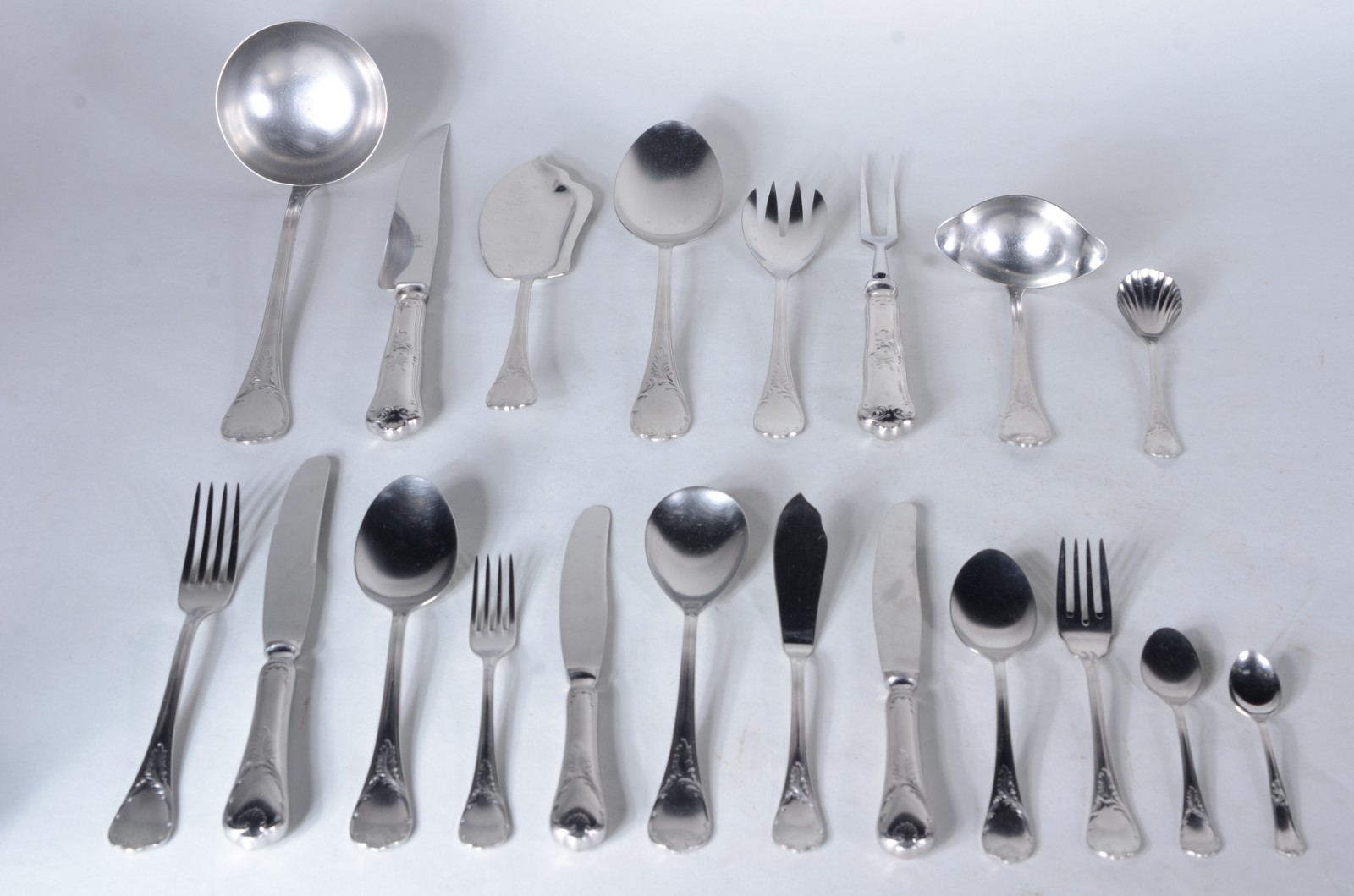 Faqueiro de aço inox Hercules, composto por: 23 facas, 22 garfos, 22... - foto 1 de 7