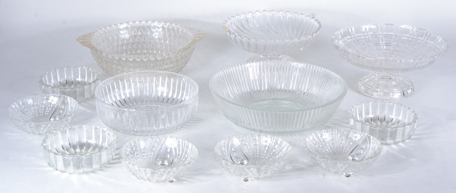 Diversas peças de cristal, sendo: 2 fruteiras (sendo 1 Baccarat com... - foto 1 de 8