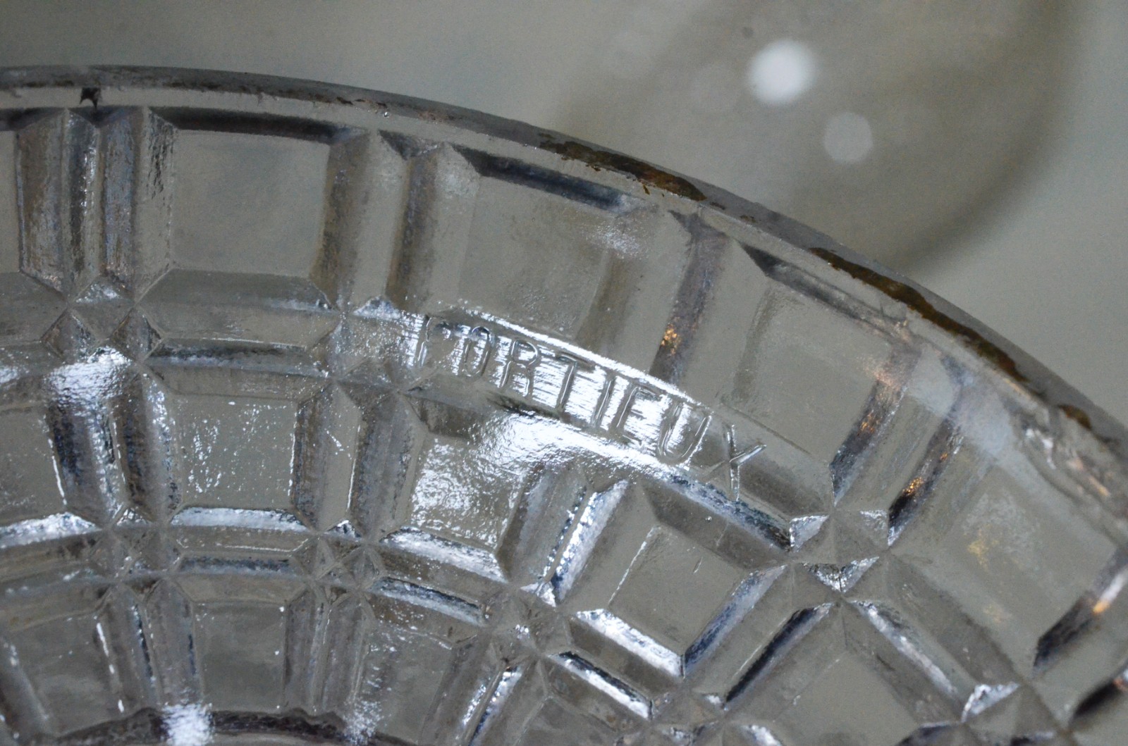 Diversas peças de cristal, sendo: 2 fruteiras (sendo 1 Baccarat com... - foto 3 de 8