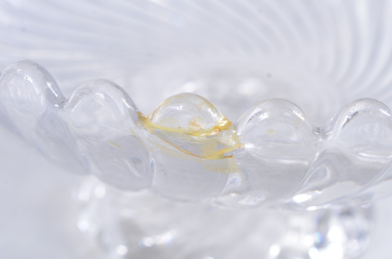 Diversas peças de cristal, sendo: 2 fruteiras (sendo 1 Baccarat com... - foto 4 de 8