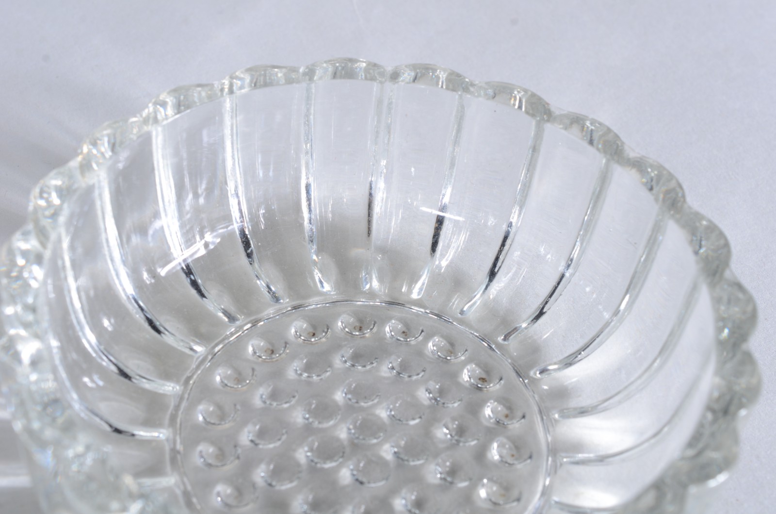 Diversas peças de cristal, sendo: 2 fruteiras (sendo 1 Baccarat com... - foto 6 de 8