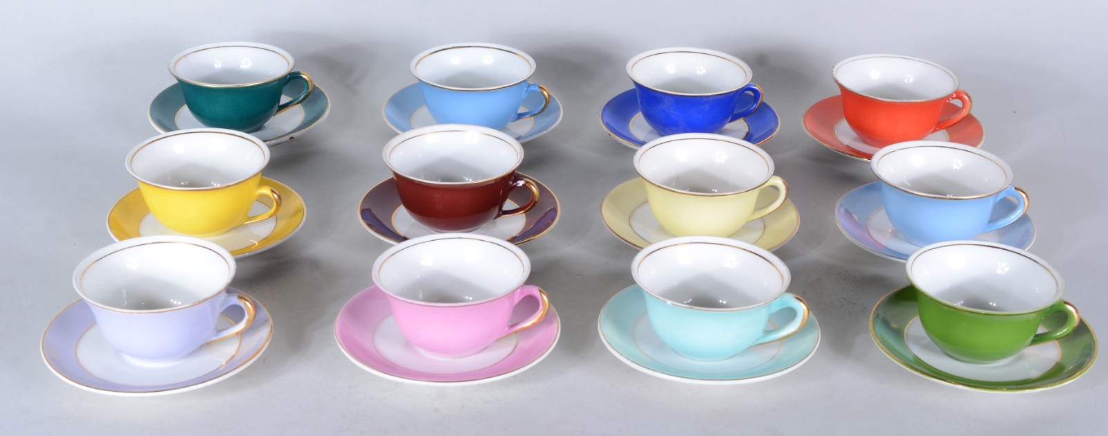 Conjunto com 12 xícaras para café de porcelana Mauá, acompanha... - foto 2 de 10