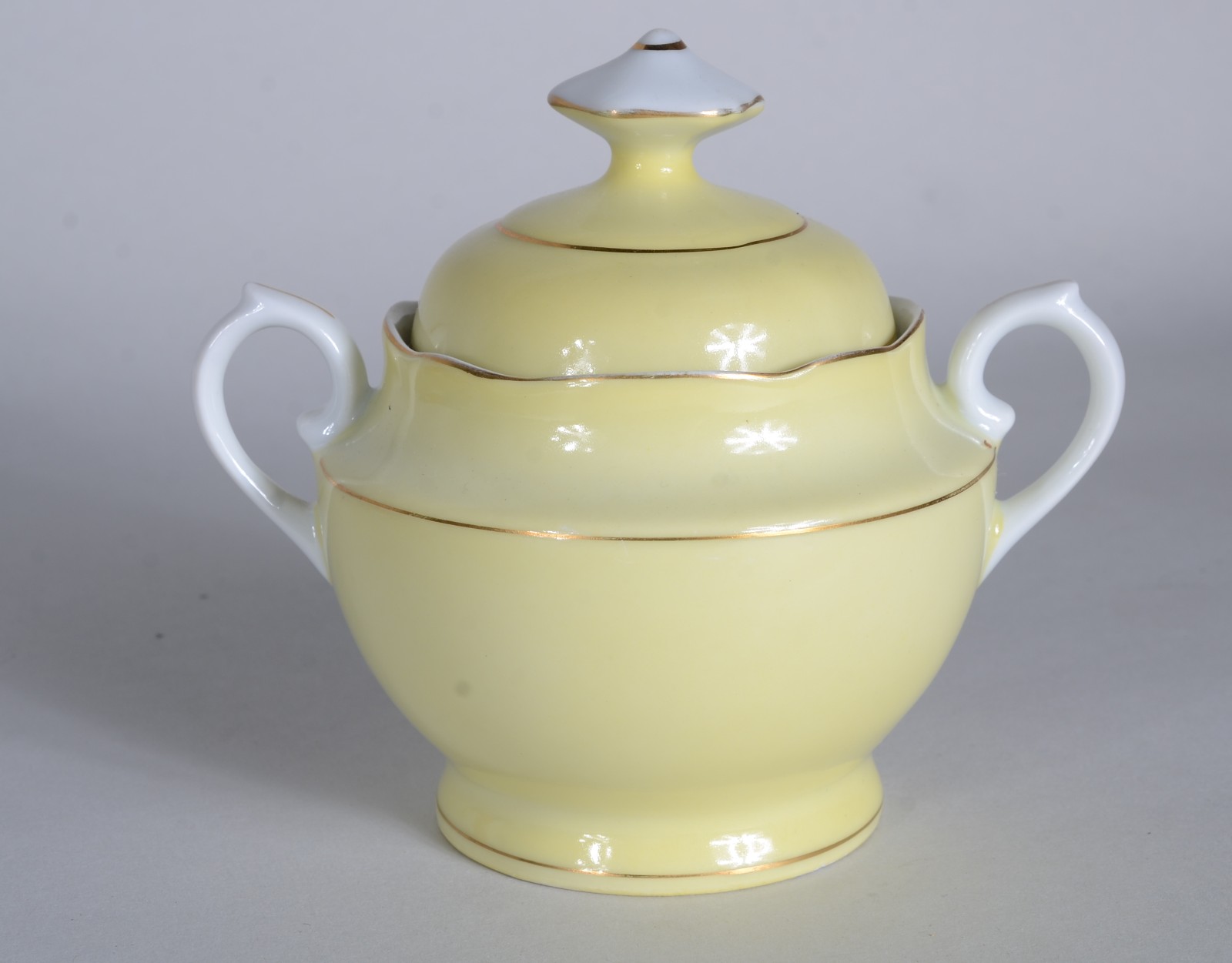 Conjunto com 12 xícaras para café de porcelana Mauá, acompanha... - foto 4 de 10