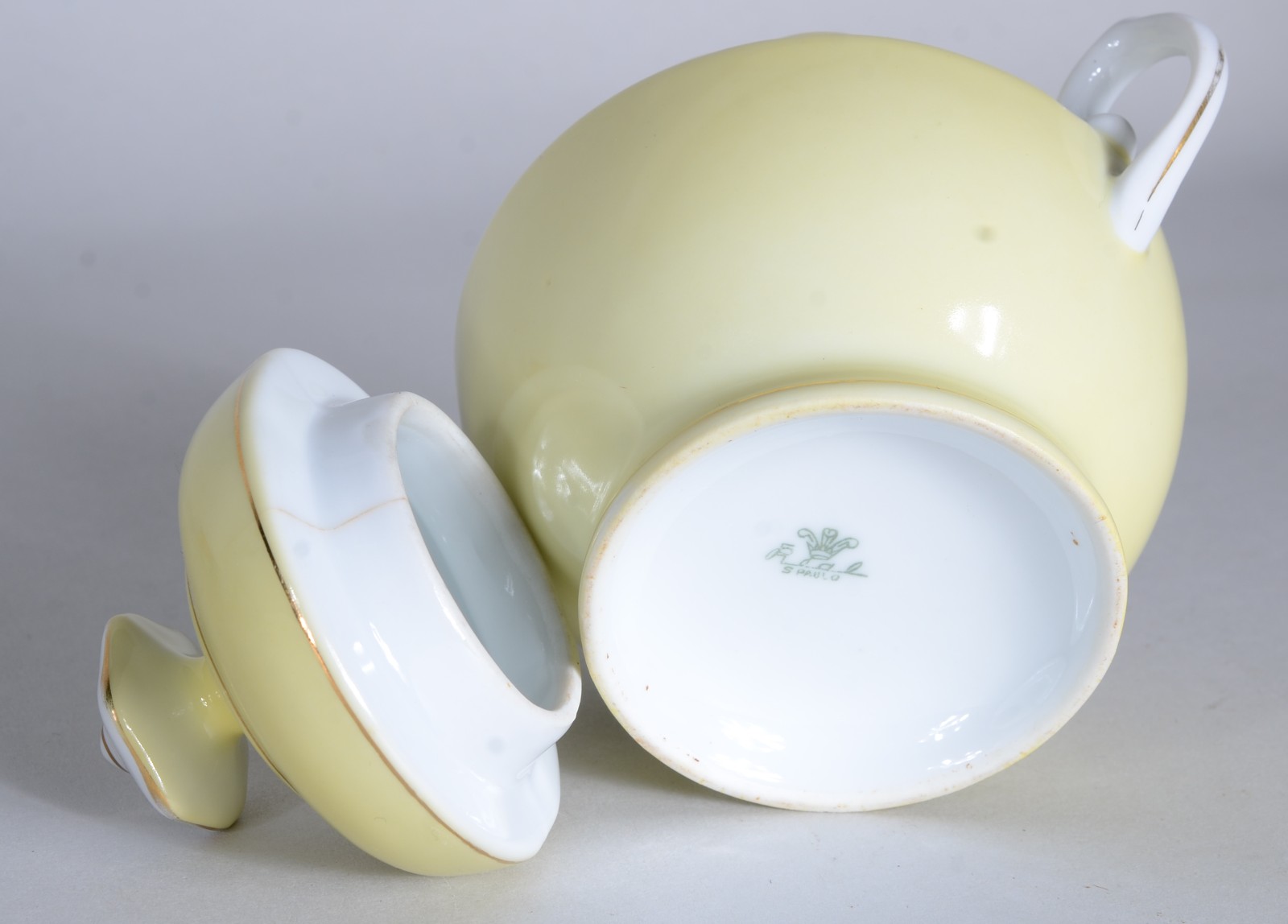 Conjunto com 12 xícaras para café de porcelana Mauá, acompanha... - foto 5 de 10