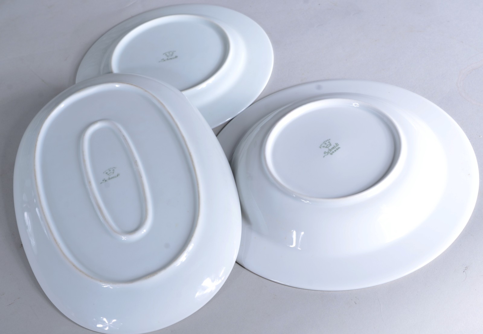 Serviço de jantar de porcelana Schmidt, composto de: 13 pratos rasos... - foto 4 de 7
