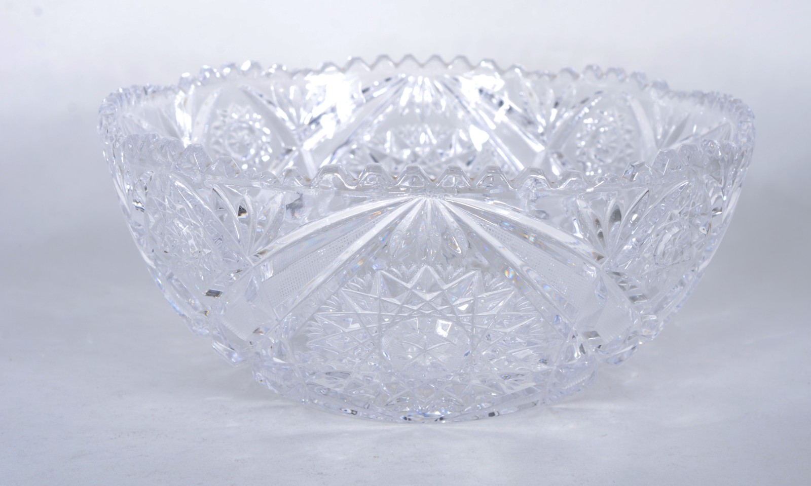 Quatro peças de cristal lapidado, sendo: 3 bowls e 1 cesta. - foto 6 de 10