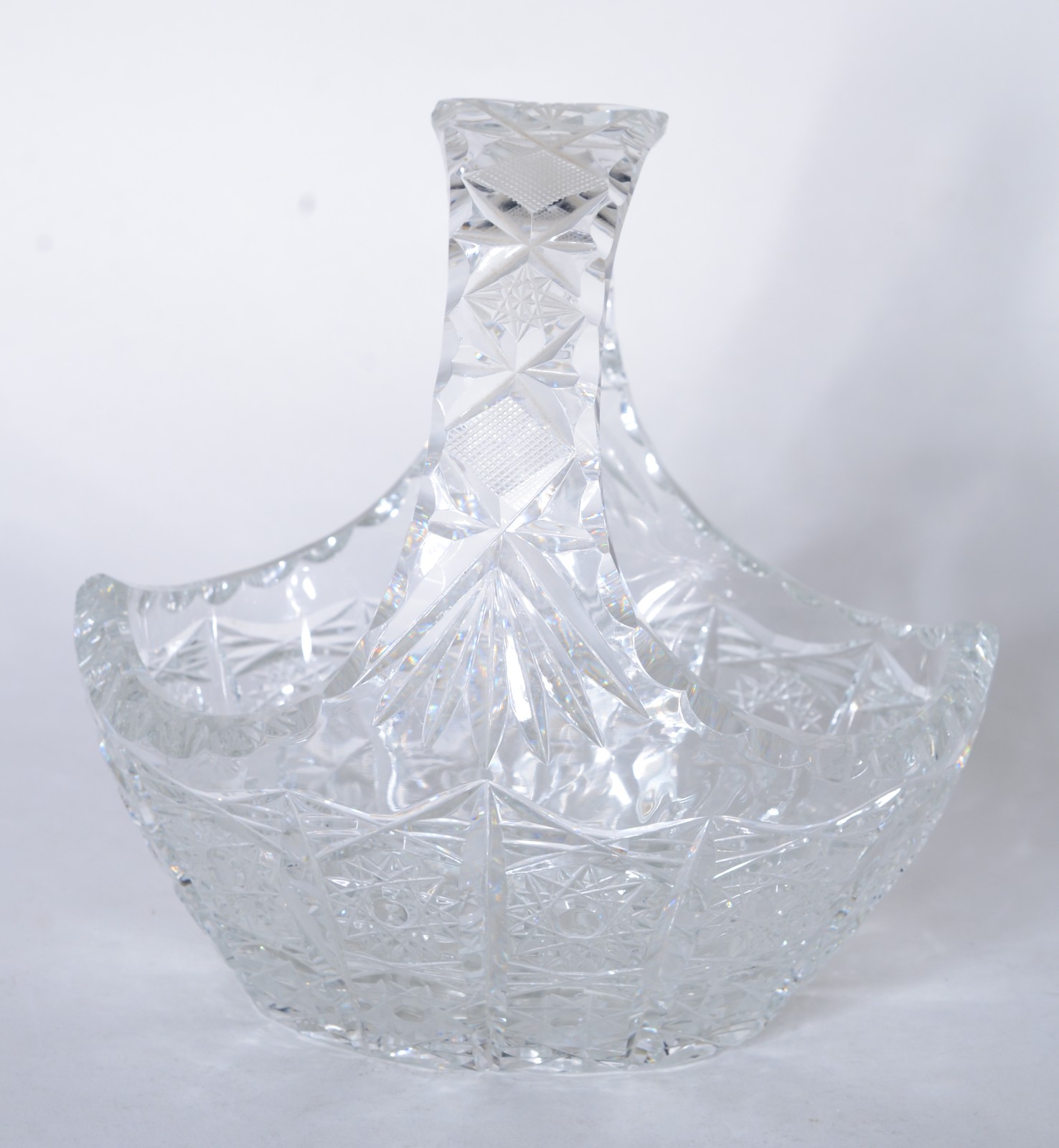 Quatro peças de cristal lapidado, sendo: 3 bowls e 1 cesta. - foto 9 de 10
