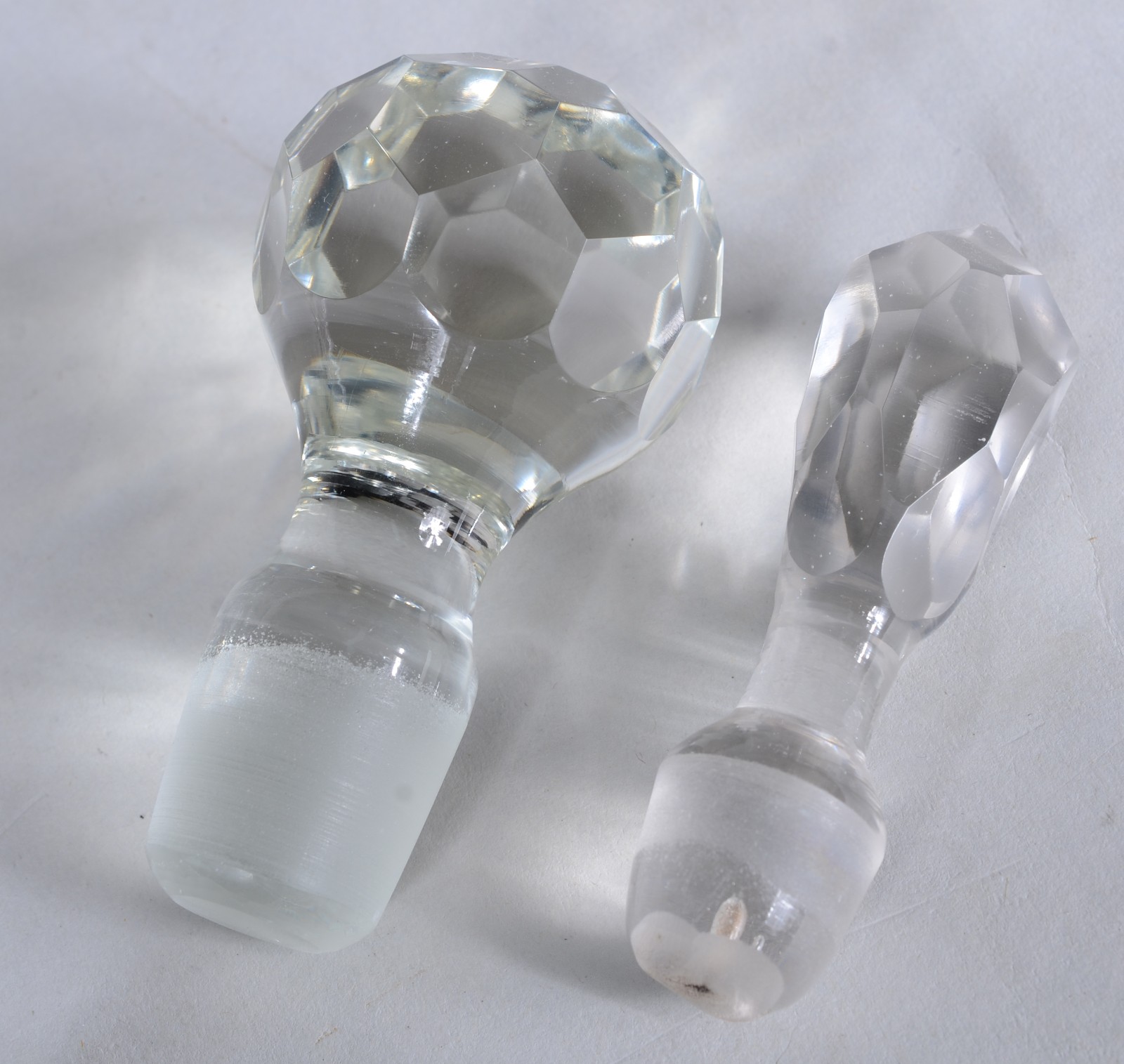 Diversas peças de cristal lapidado, sendo: 2 garrafas, 2 fruteiras e... - foto 6 de 11